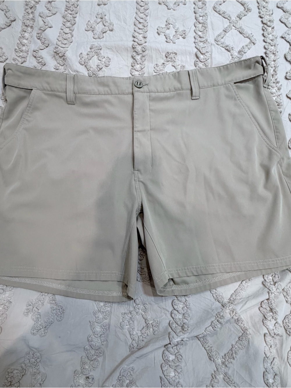Huk Men's Flat-Front Shorts in Light Khaki